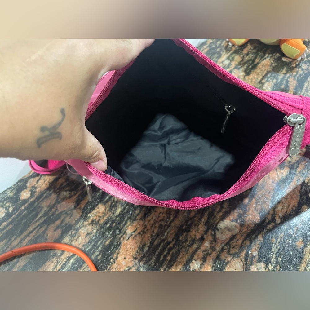 Lesportsac crossbody bag. Used. Small size - Picture 5 of 7